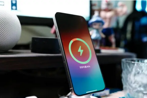 柳北苹果15换屏服务分享用什么充电器给iPhone15充电更好 